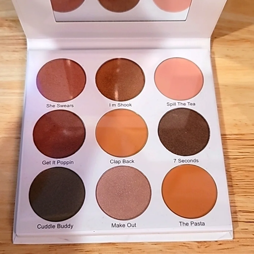 Give them Lala Beauty Palette